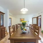 Elida Villa *